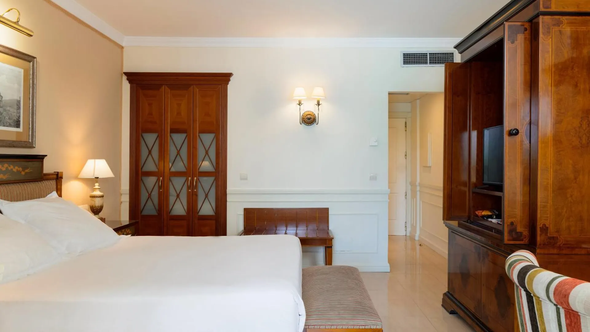 Апартаменты Guadalpin Suites Марбелья